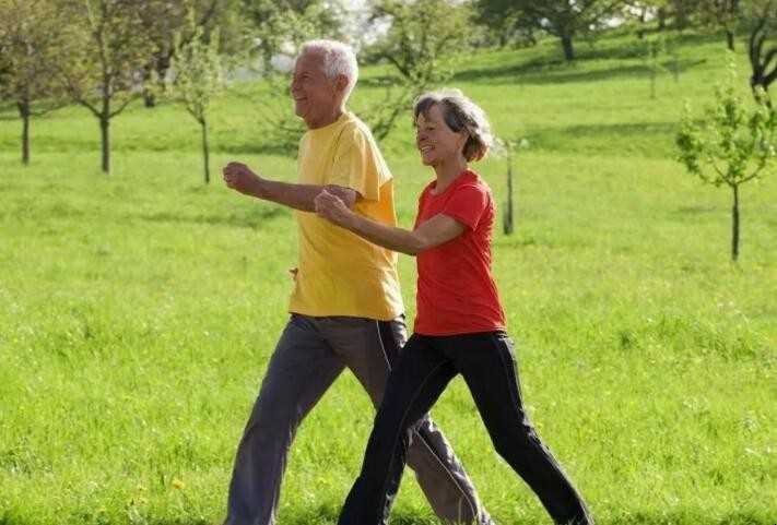 A股午评 | 三大指数小幅下跌 医药股持续强劲 光伏、物流等板块表现活跃